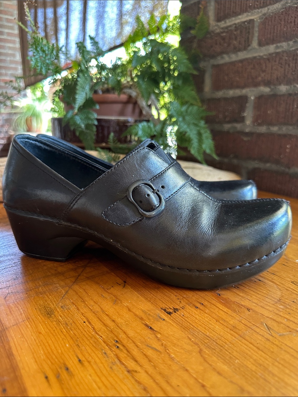 Dansko Tamara black leather side buckle slip
on clog. Size Euro 40/USA 10 - Picture 2 of 12